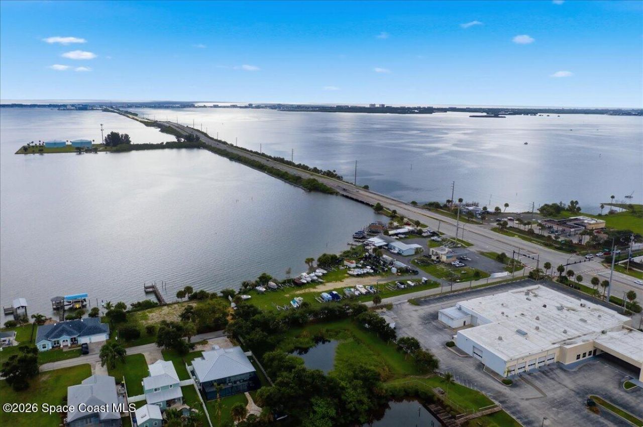 1872 E Merritt Island Causeway, Merritt Island, FL 32952 Photo