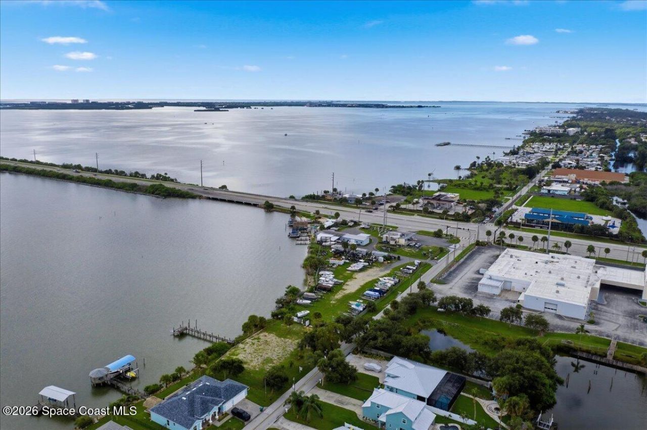 1872 E Merritt Island Causeway, Merritt Island, FL 32952 Photo