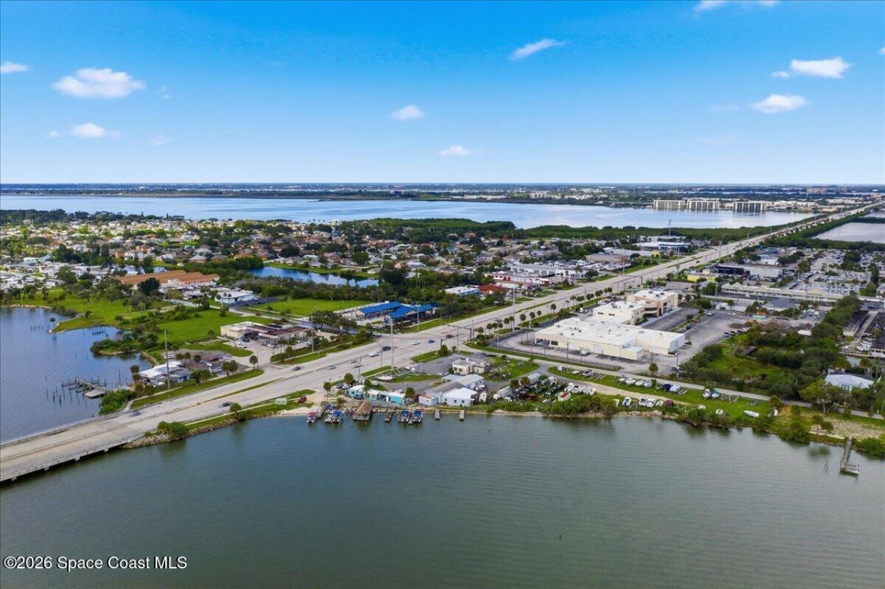 1872 E Merritt Island Causeway, Merritt Island, FL 32952 Photo