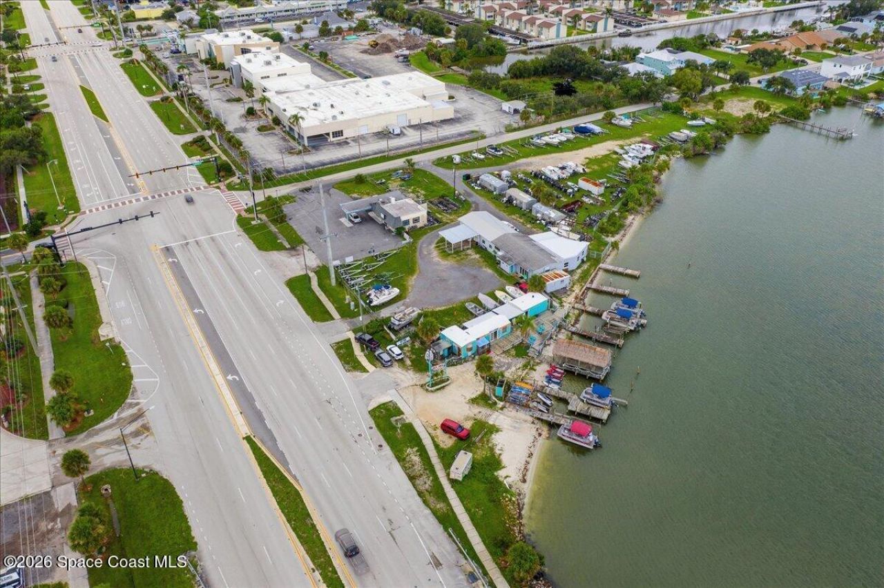 1872 E Merritt Island Causeway, Merritt Island, FL 32952 Photo