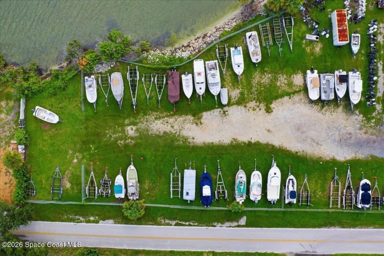 1872 E Merritt Island Causeway, Merritt Island, FL 32952 Photo