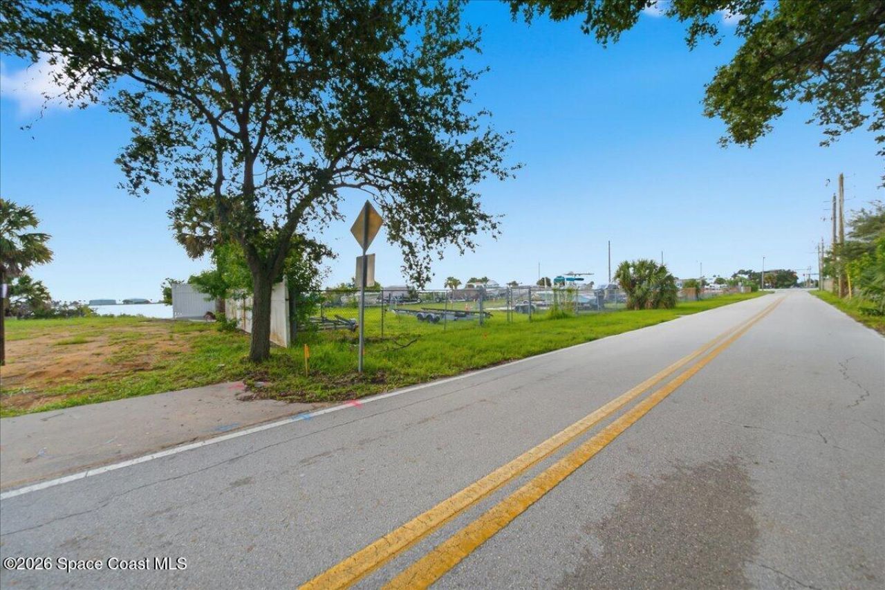 1872 E Merritt Island Causeway, Merritt Island, FL 32952 Photo