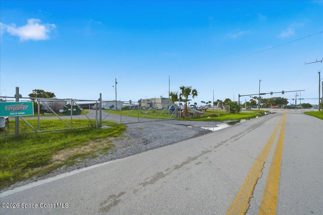 1872 E Merritt Island Causeway, Merritt Island, FL 32952 Photo