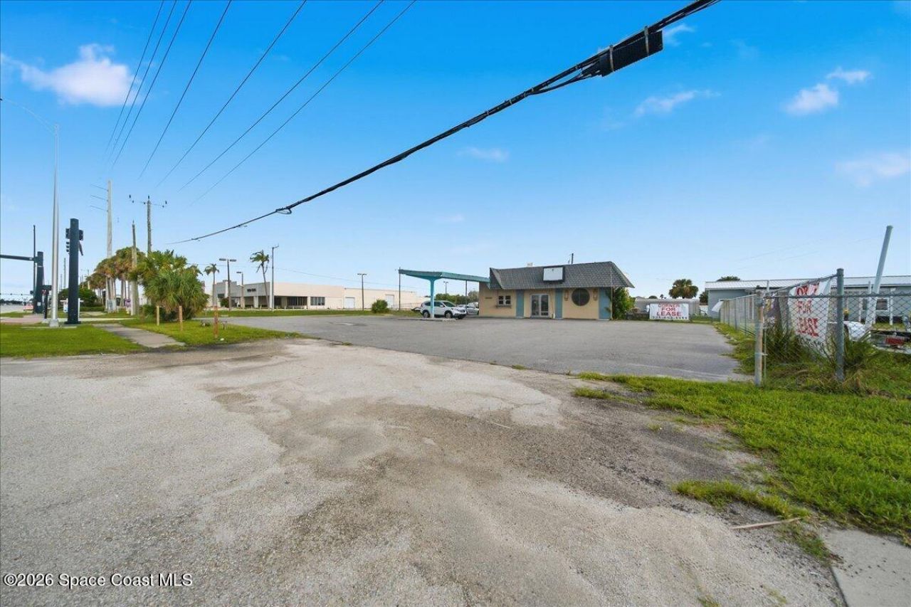 1872 E Merritt Island Causeway, Merritt Island, FL 32952 Photo