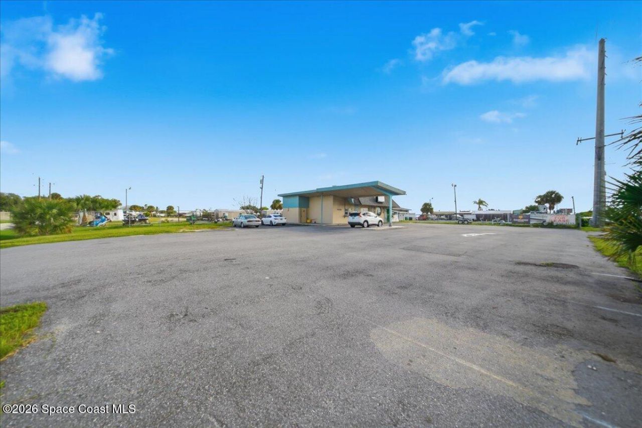 1872 E Merritt Island Causeway, Merritt Island, FL 32952 Photo