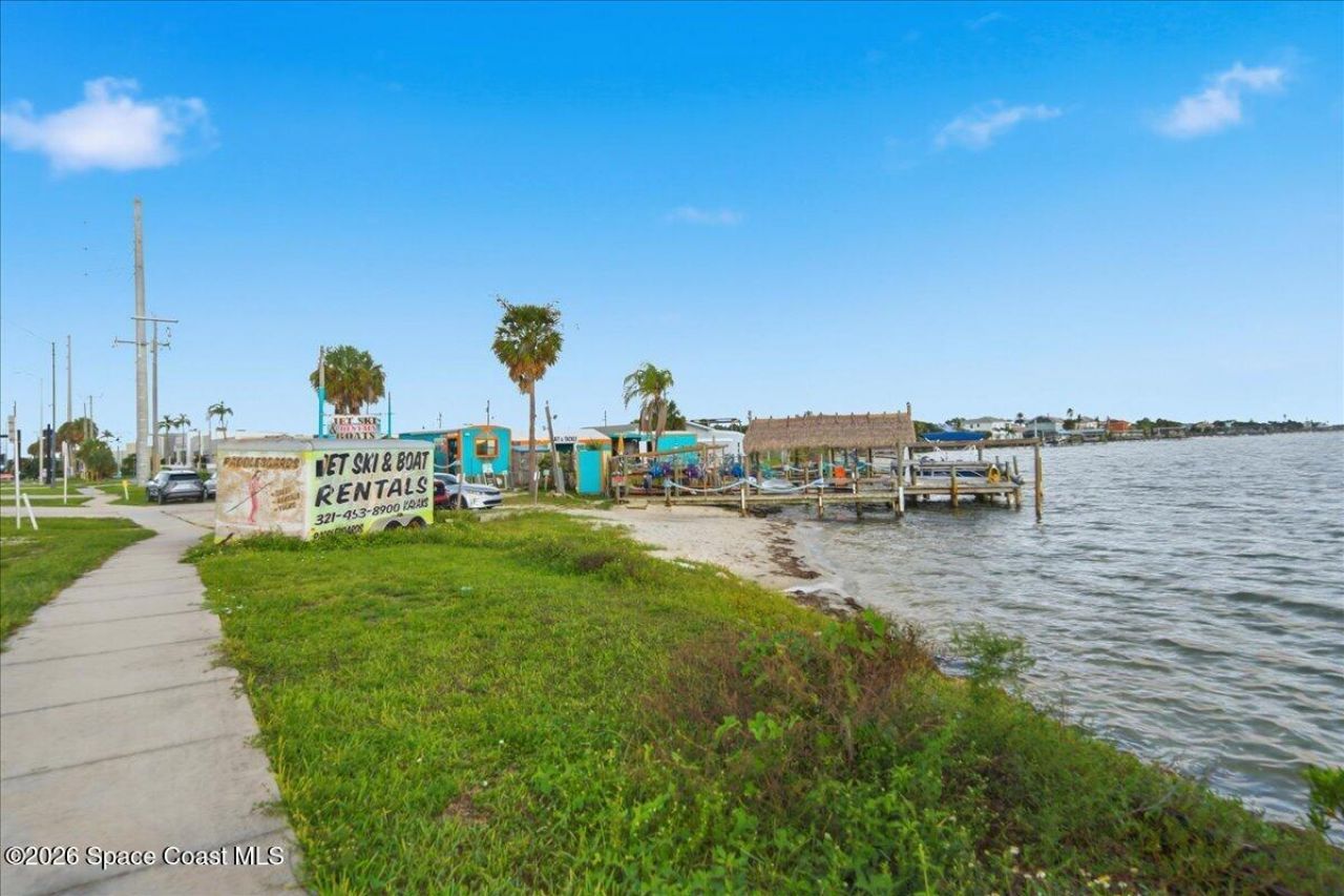 1872 E Merritt Island Causeway, Merritt Island, FL 32952 Photo