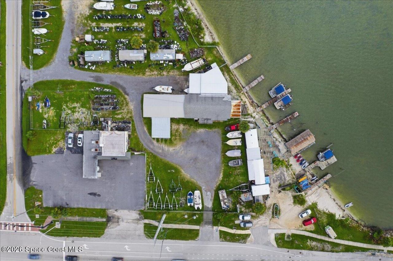 1872 E Merritt Island Causeway, Merritt Island, FL 32952 Photo