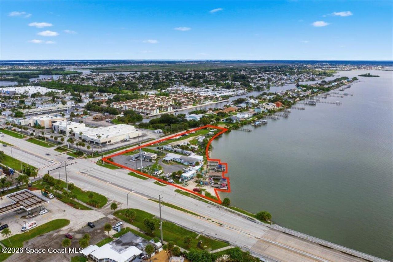 1872 E Merritt Island Causeway, Merritt Island, FL 32952 Photo