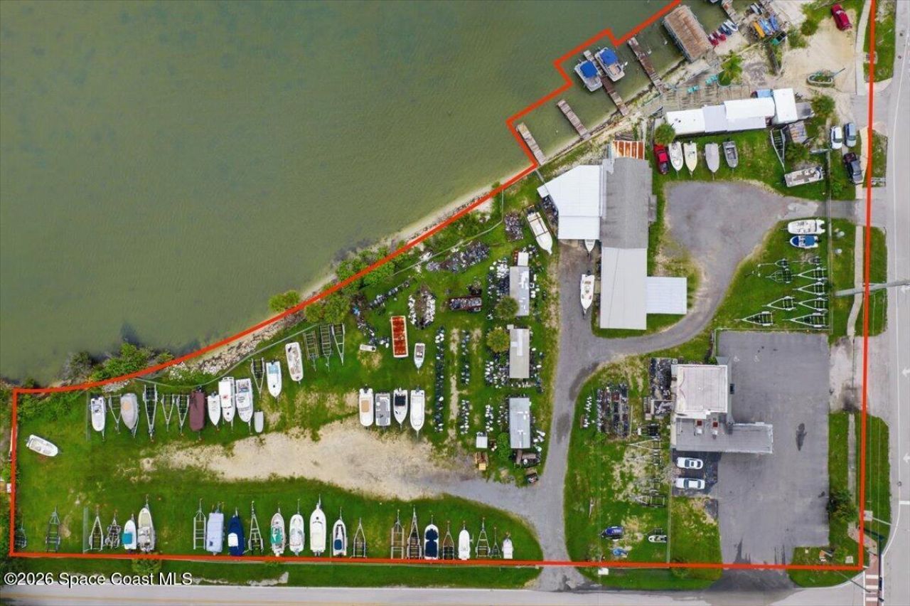 1872 E Merritt Island Causeway, Merritt Island, FL 32952 Photo