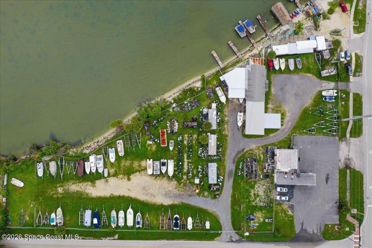 1872 E Merritt Island Causeway, Merritt Island, FL 32952 Photo