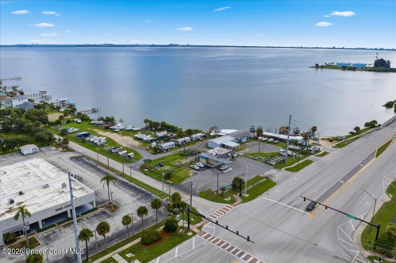1872 E Merritt Island Causeway, Merritt Island, FL 32952 Photo