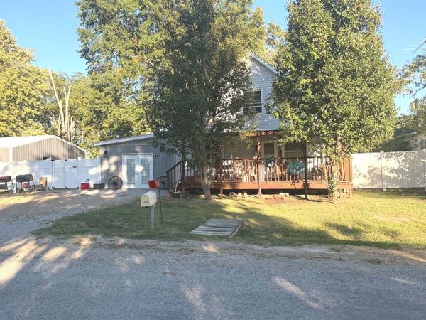 1304 Madison Avenue , Sandoval, IL 62882