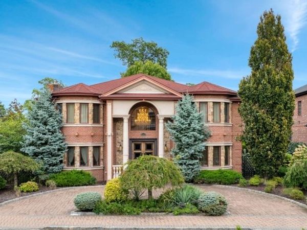 1088 Dearborn Rd, Fort Lee, NJ 07024