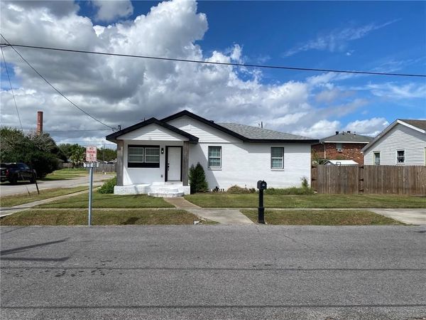 2300 DELILLE Street , Chalmette, LA 70043