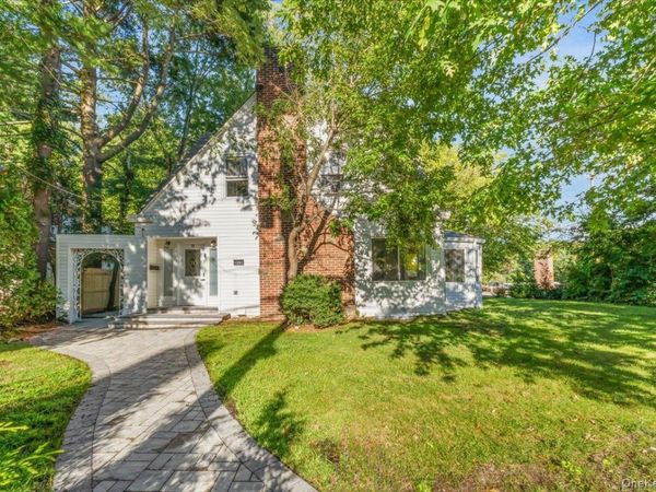 19 Gilchrest Road , Great Neck, NY 11021