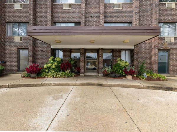 4624 N Commons Drive , Unit 303E, Chicago, IL 60656