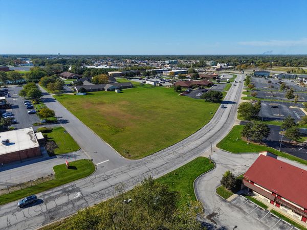 780 E 83rd Avenue , Merrillville, IN 46410