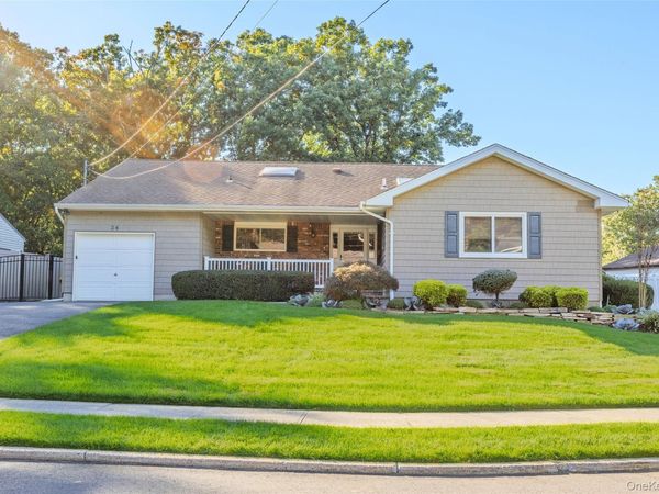 24 Kingswood Drive , Old Bethpage, NY 11804