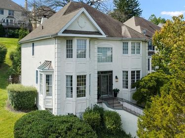 1102 SPRUCE LANE, CONSHOHOCKEN, PA 19428