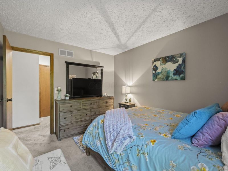 5146 Drumcliff Court, Columbus, OH 43221 Photo 32