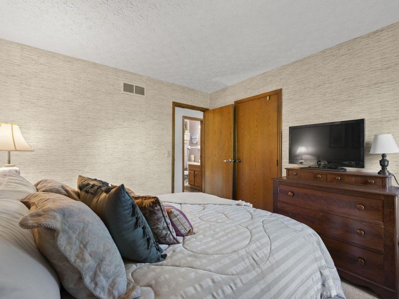 5146 Drumcliff Court, Columbus, OH 43221 Photo 36