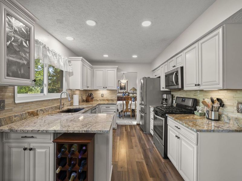 5146 Drumcliff Court, Columbus, OH 43221 Photo 4