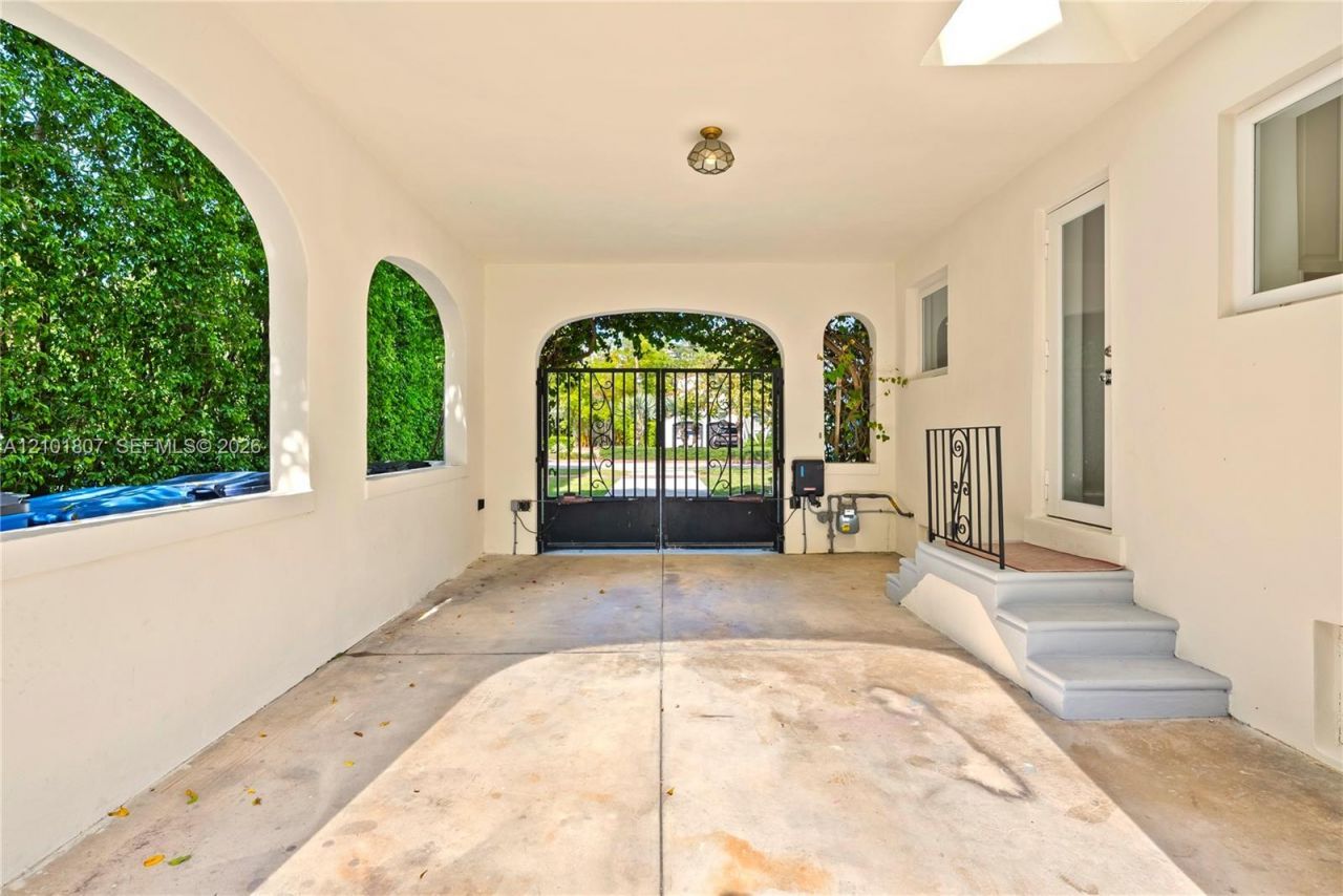 5800 La Gorce Dr , Miami Beach, FL 33140 Photo