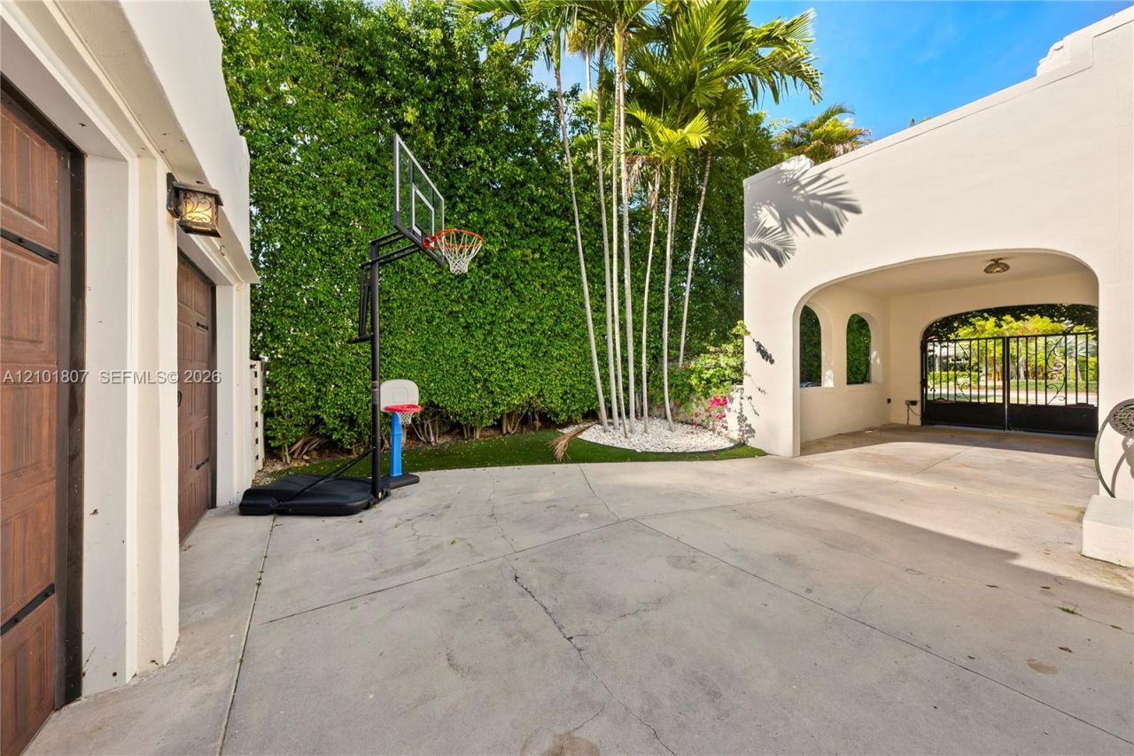 5800 La Gorce Dr , Miami Beach, FL 33140 Photo