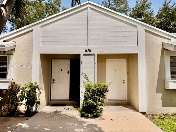 819 NE 214th Ln, Unit 1, Miami, FL 33179