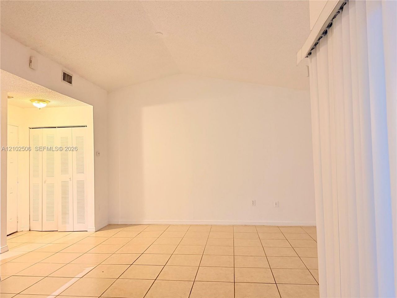 819 NE 214th Ln, Unit 1, Miami, FL 33179 Photo