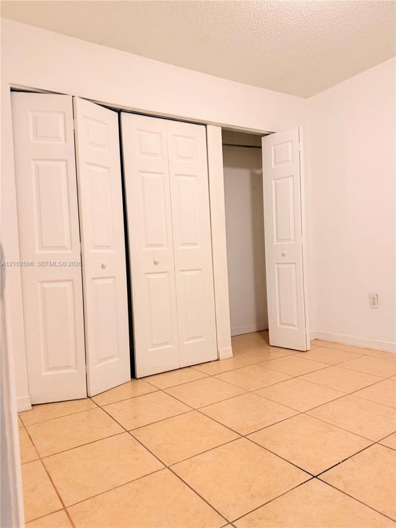 819 NE 214th Ln, Unit 1, Miami, FL 33179 Photo