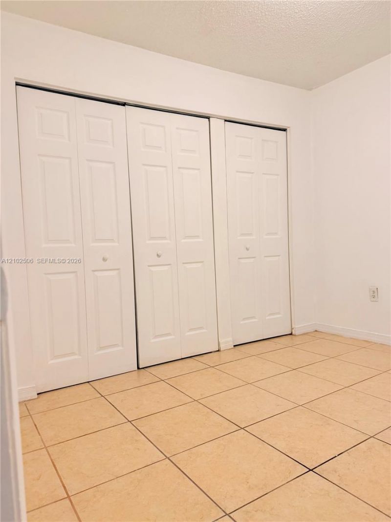 819 NE 214th Ln, Unit 1, Miami, FL 33179 Photo