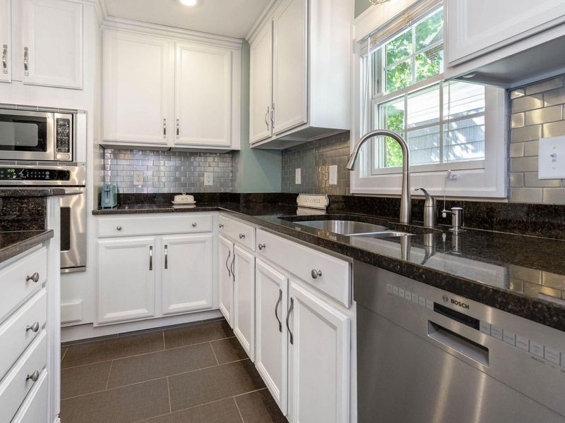 2424 Plymouth Avenue, Columbus, OH 43209 Photo 12