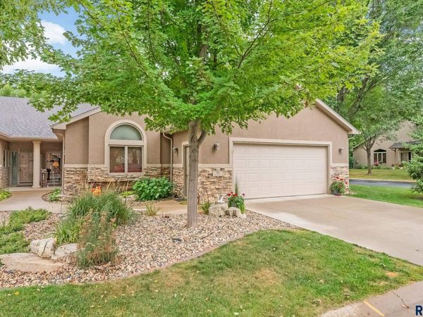 711 70th Pl E E, Sioux Falls, SD 57108