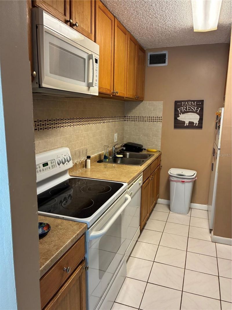 394 115th Avenue N, Unit 1, Saint Petersburg, FL 33716 Photo