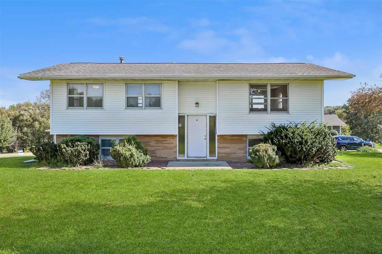 1733 Lake Front Dr Ne, Solon, IA 52333 Main Photo