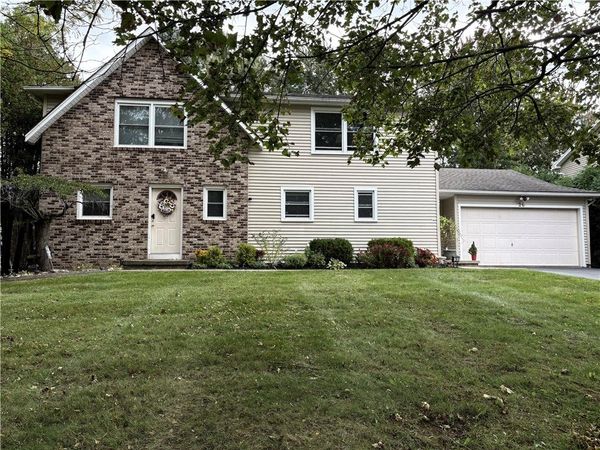 26 Sanders Farm Drive, Penfield, NY 14526