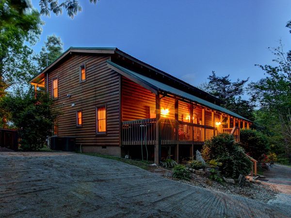 1707 Ridgecrest Dr , Sevierville, TN 37876