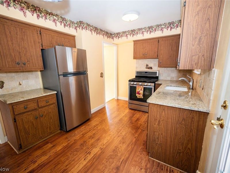 5252 Karen Isle Drive, Willoughby, OH 44094 Photo 4