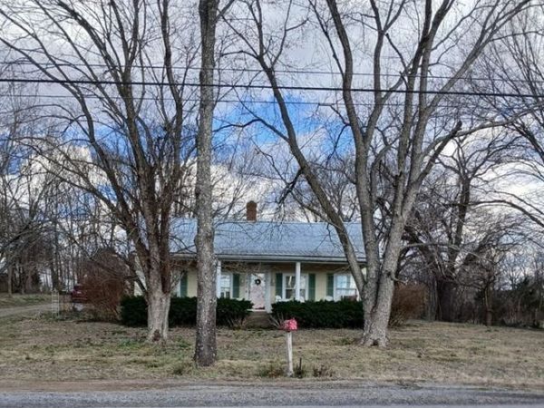 3376 Bowling Green Road , Scottsville, KY 42164