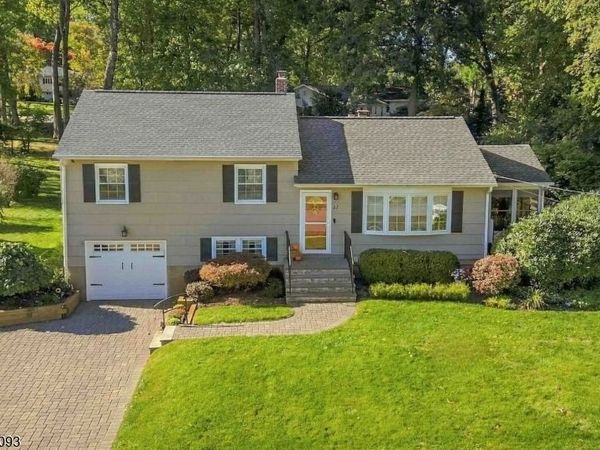 27 Salem Dr, Hanover, NJ 07981