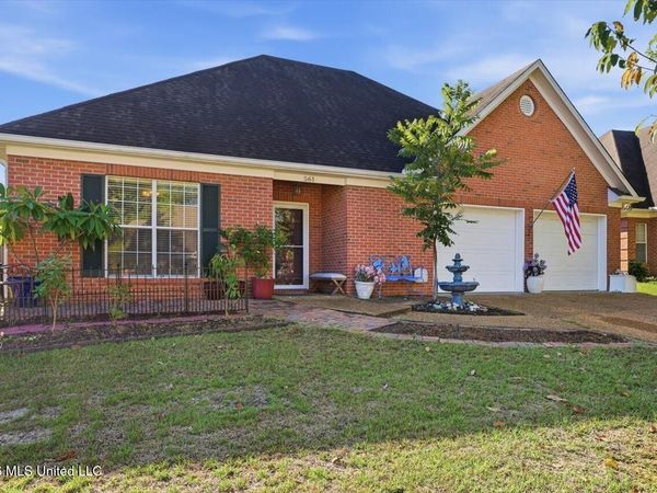 561 Spring Lake Drive, Pearl, MS 39208