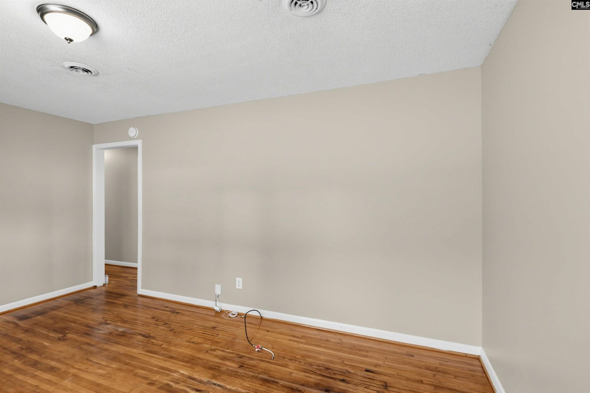 525 Scarsdale Drive  Photo 10