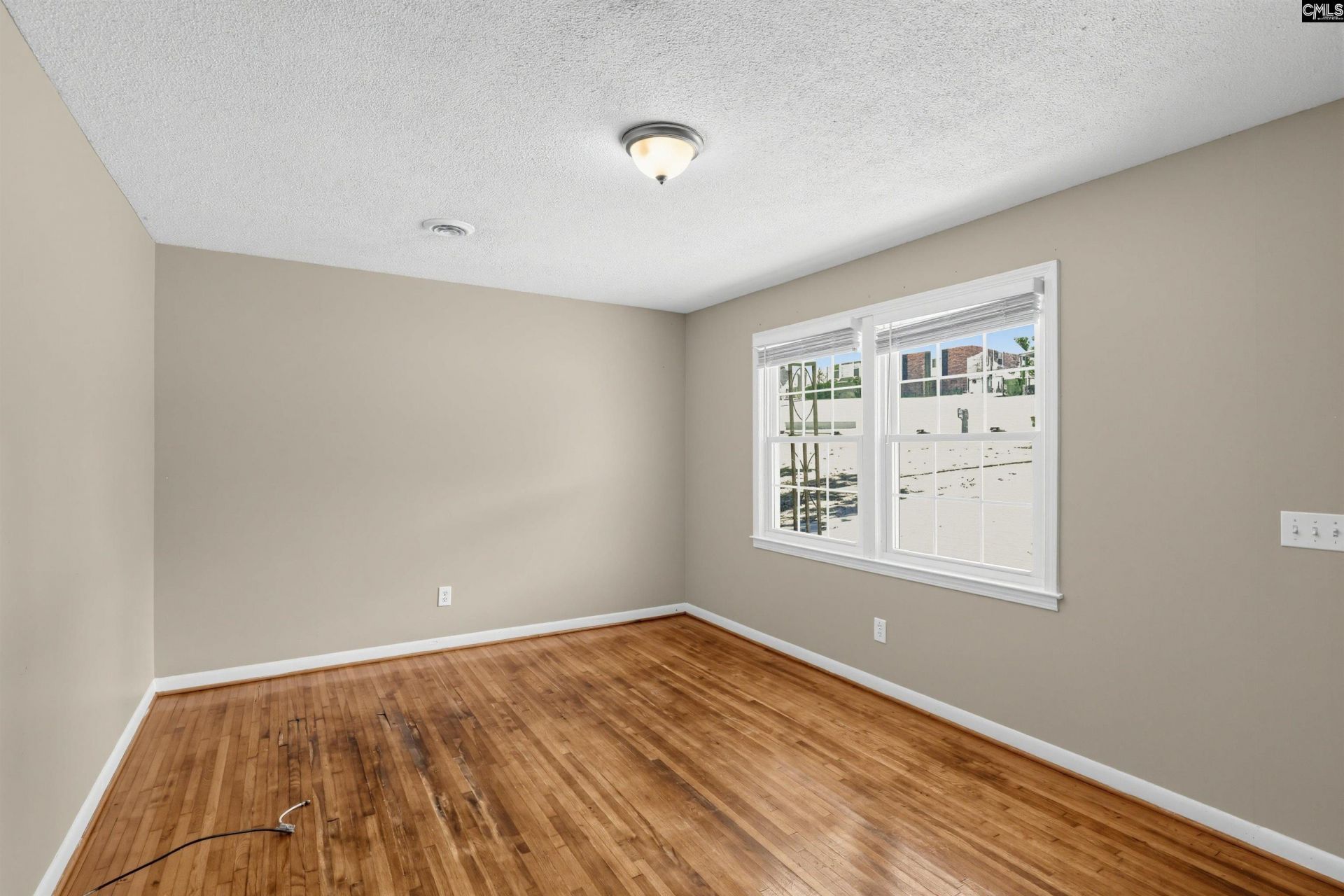 525 Scarsdale Drive  Photo 12
