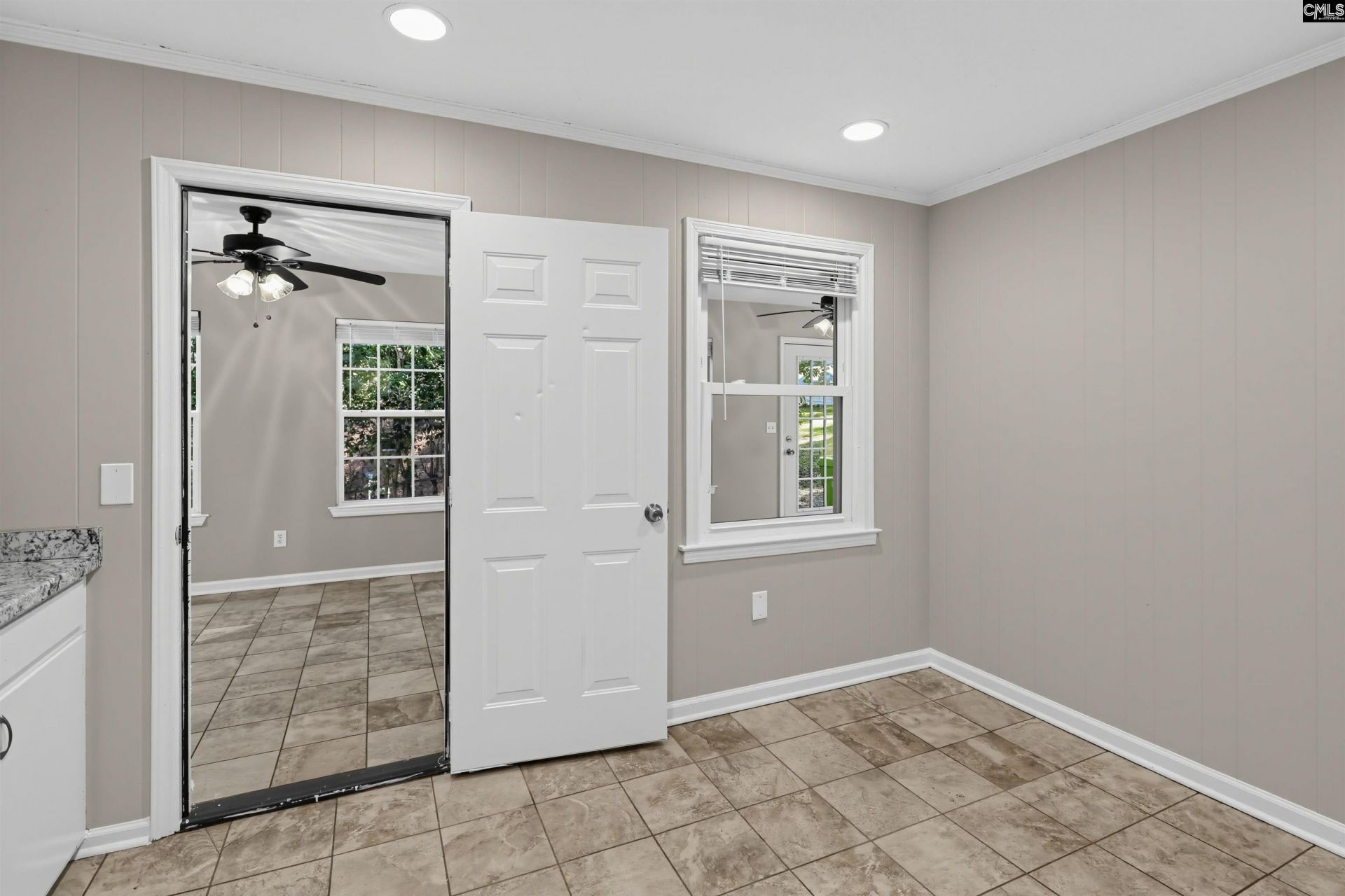 525 Scarsdale Drive  Photo 13