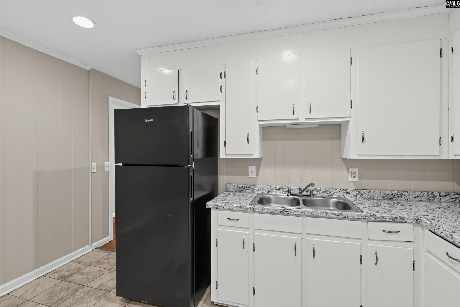 525 Scarsdale Drive  Photo 15