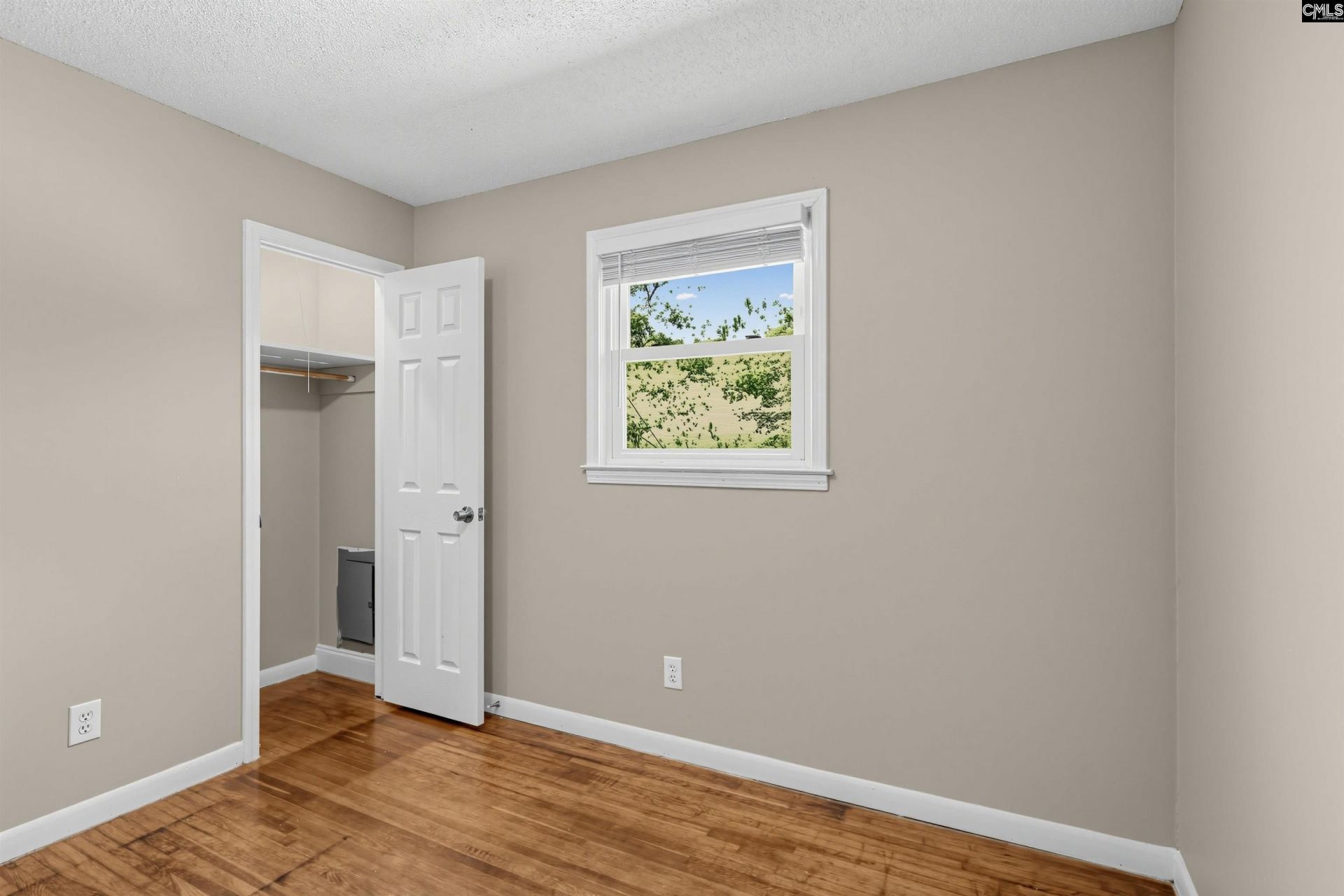 525 Scarsdale Drive  Photo 23