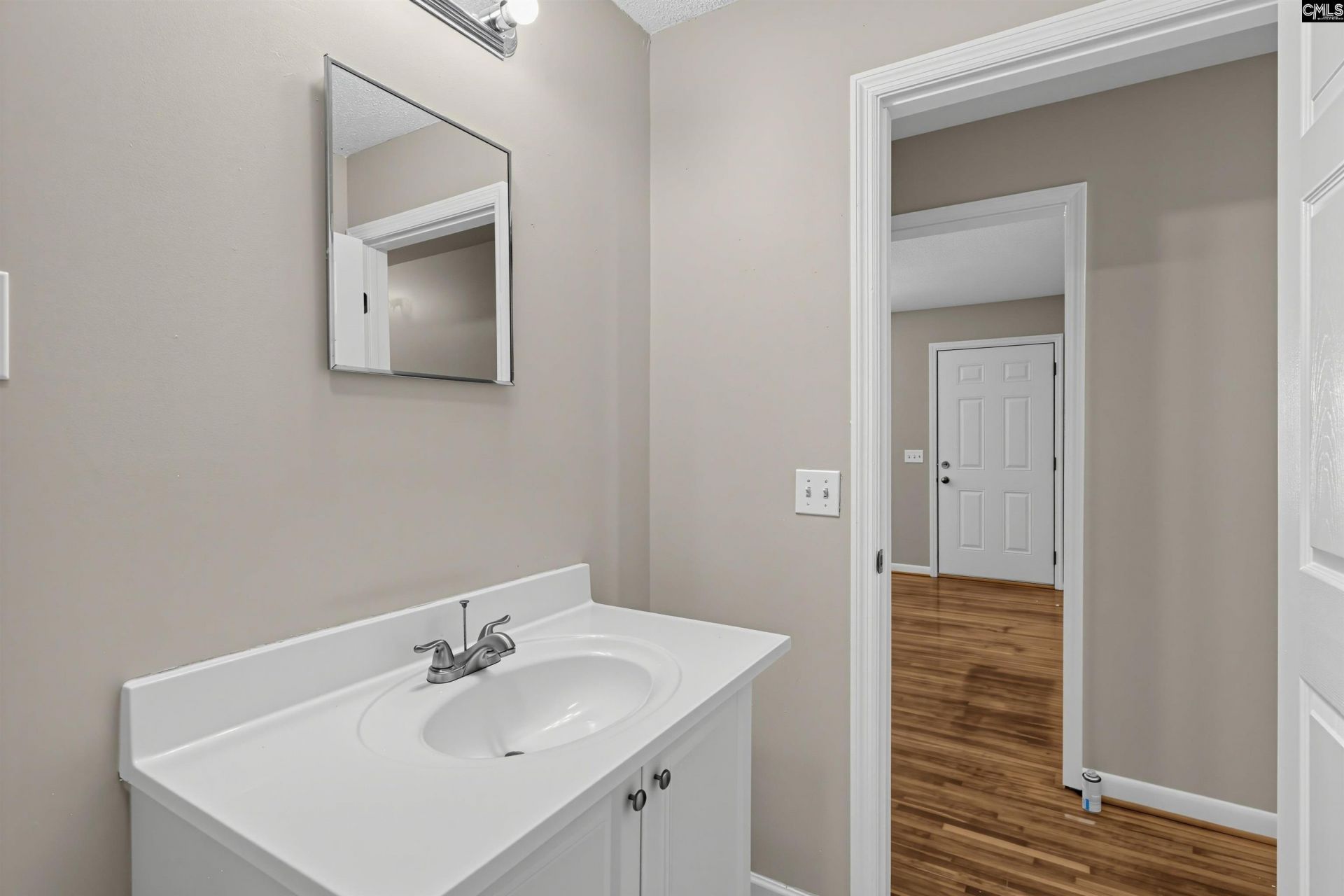 525 Scarsdale Drive  Photo 26