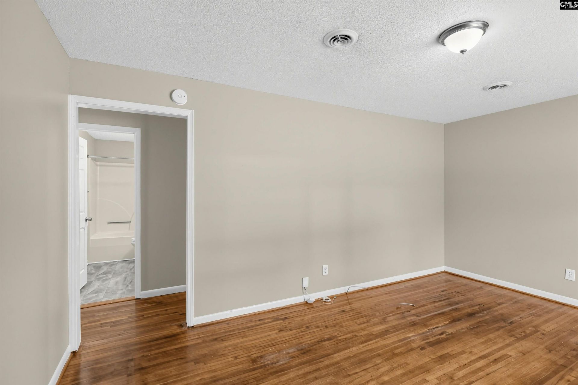 525 Scarsdale Drive  Photo 9