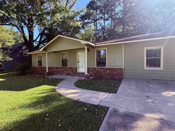 1613 N James St, Jacksonville, AR 72076